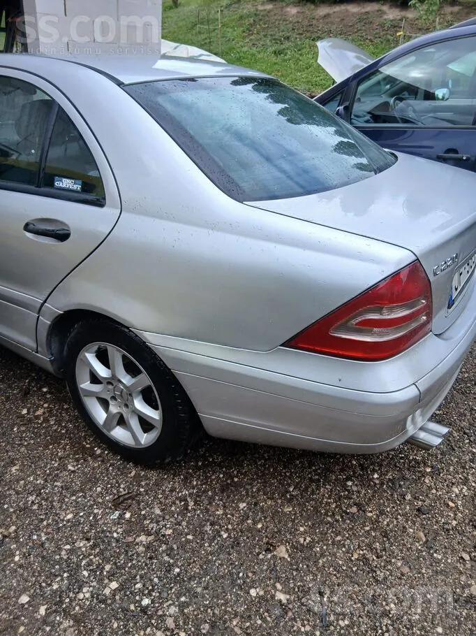 Mercedes-Benz C200
