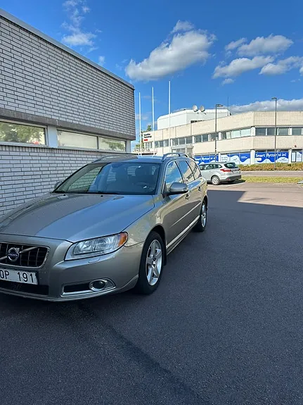 Volvo V70 2011 photo 2