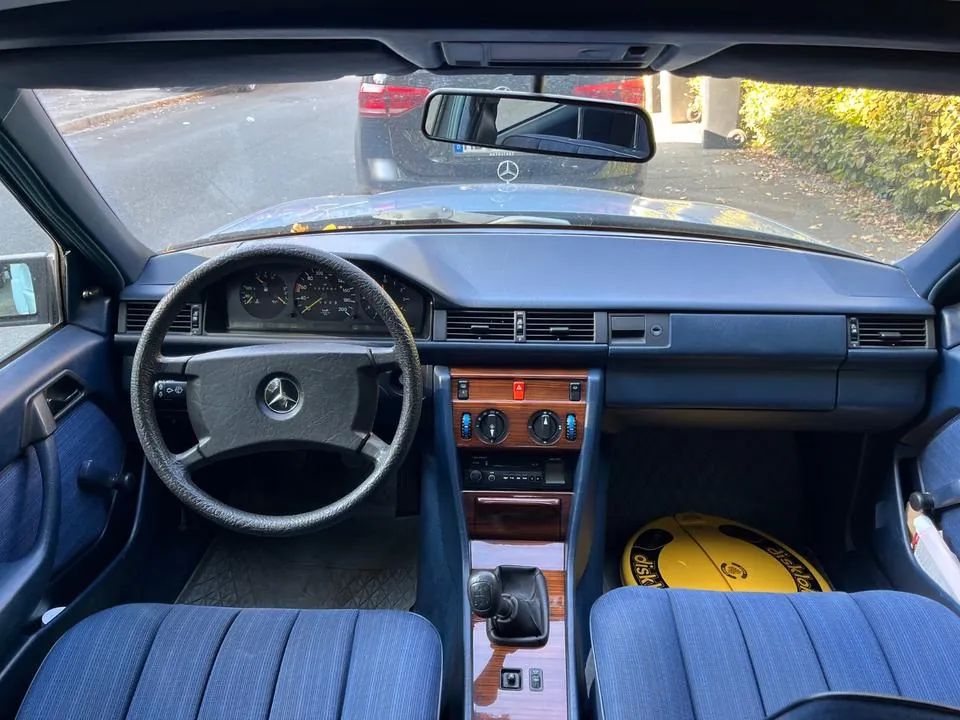 Mercedes-Benz W124