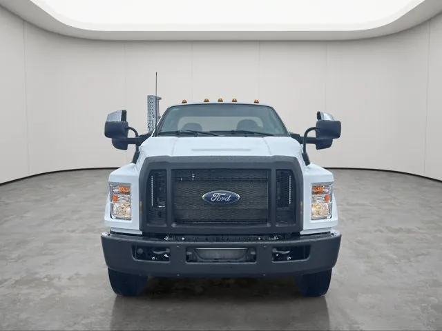 Ford Super Duty F-650 2026 photo 2