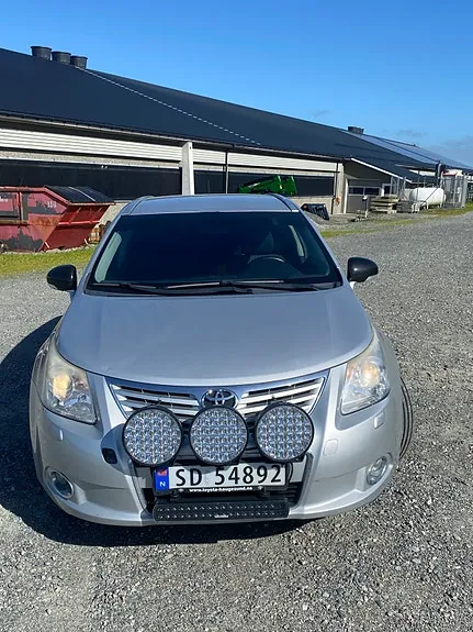 Toyota Avensis 2011 photo 2