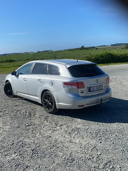 Toyota Avensis 2011 photo 4