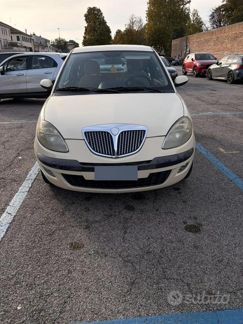 Lancia Ypsilon