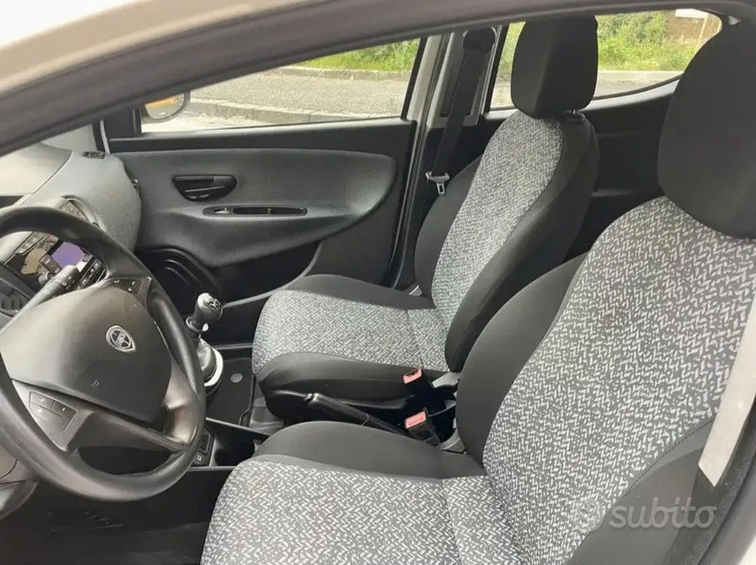 Lancia Ypsilon 2018 photo 5
