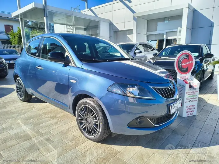 Lancia Ypsilon
