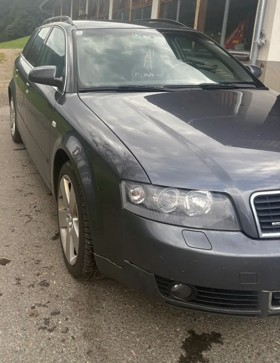 Audi A4 2004 photo 2