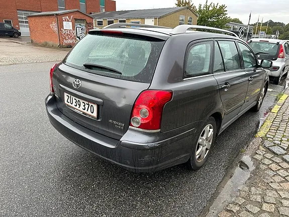 Toyota Avensis 2006 photo 4