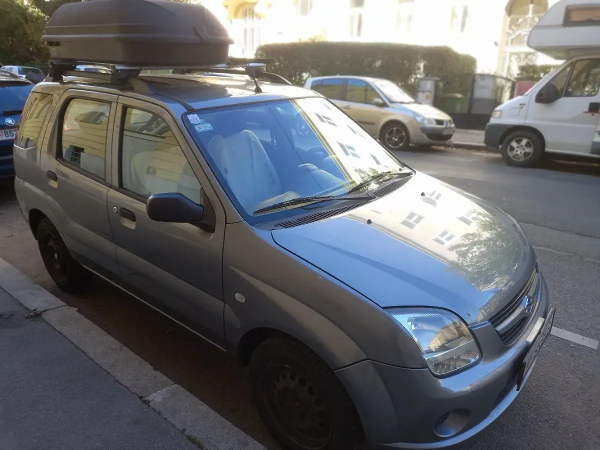 Suzuki Ignis 2005 photo 2