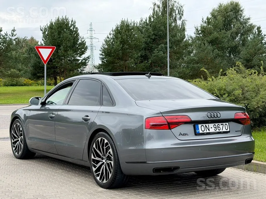 Audi A8 2016 photo 3