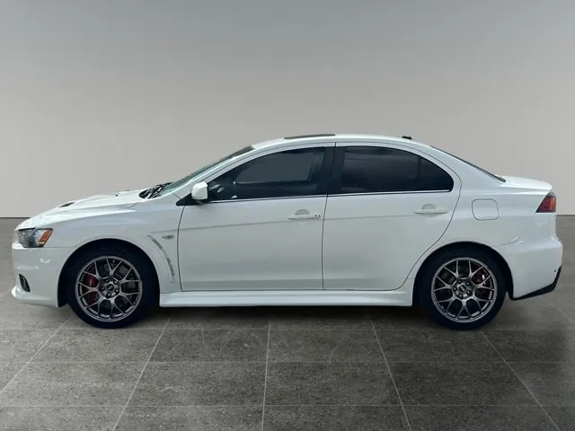 Mitsubishi Lancer Evolution 2014 photo 2