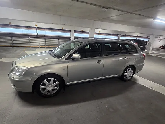 Toyota Avensis 2004 photo 3