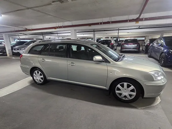 Toyota Avensis 2004 photo 2