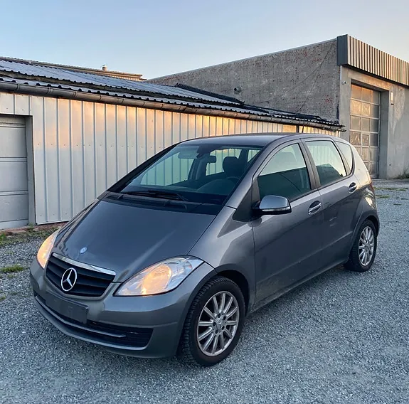Mercedes-Benz A180 2010 photo 2