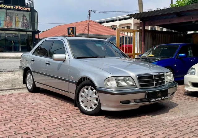 Mercedes-Benz C200