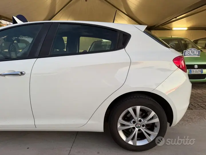 Alfa Romeo Giulietta 2015 photo 4