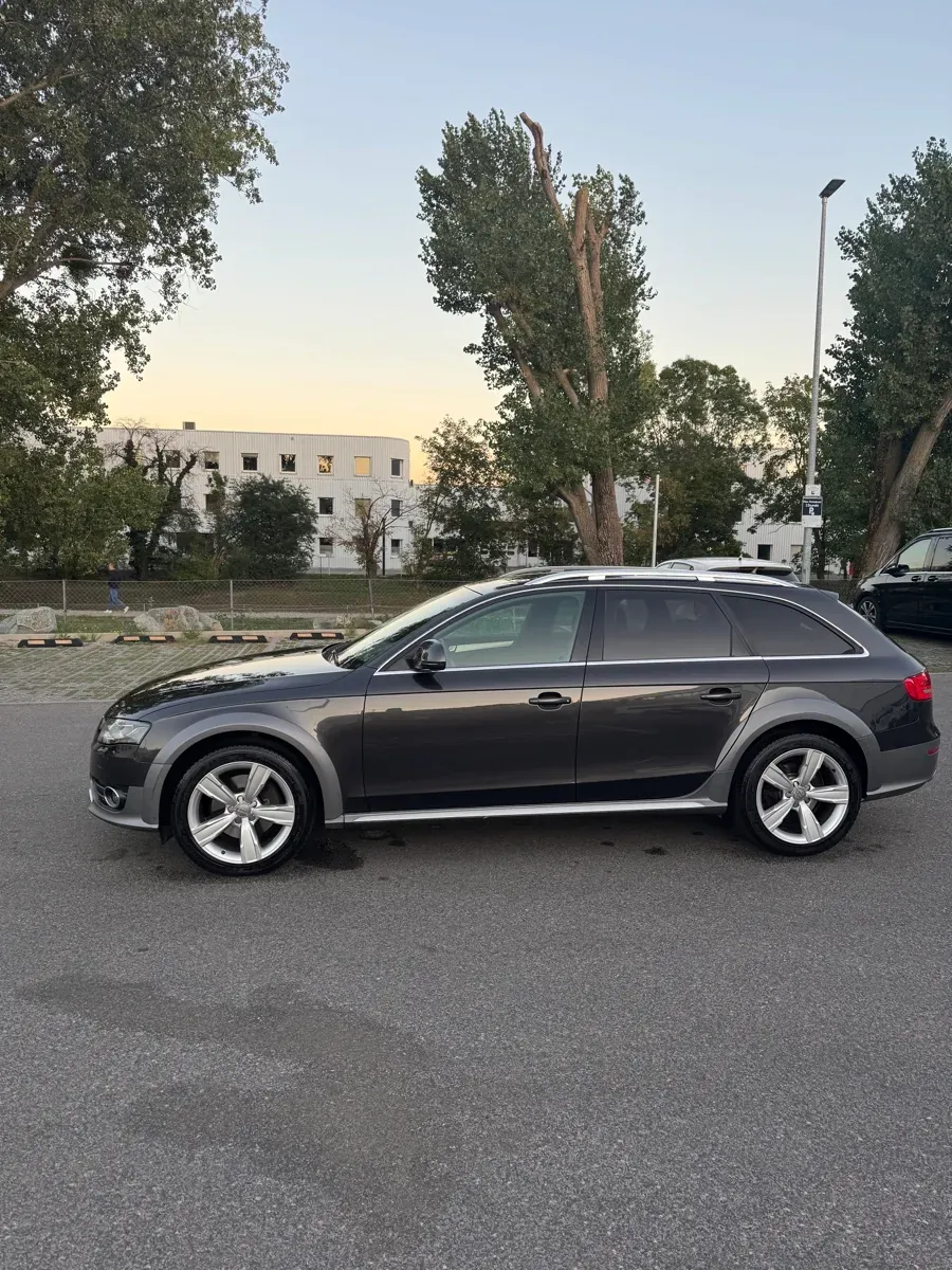 Audi A4 Allroad 2010 photo 2