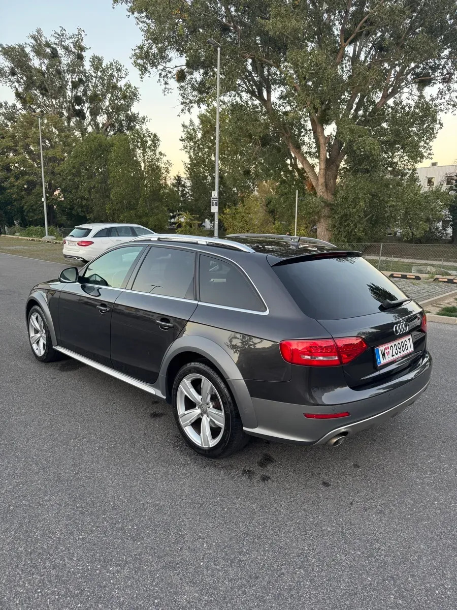 Audi A4 Allroad 2010 photo 3