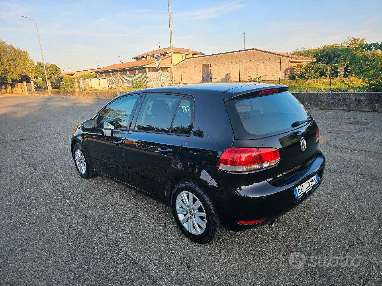 Volkswagen Golf 2010 photo 2