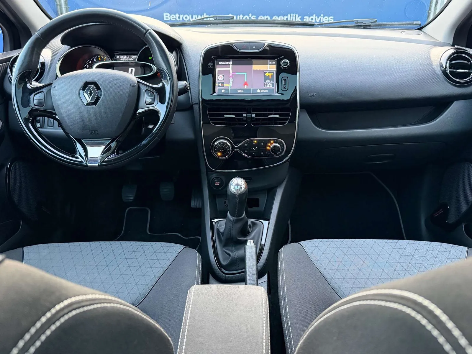 Renault Clio 2012 photo 2