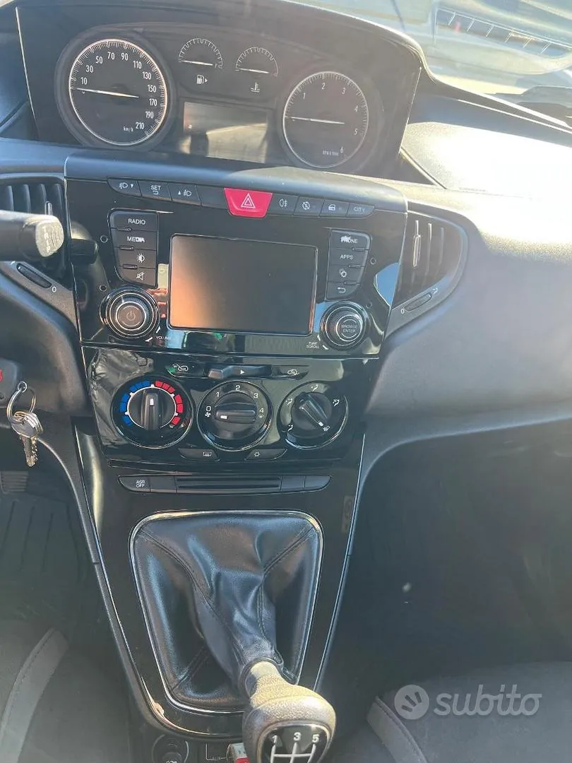 Lancia Ypsilon 2017 photo 3