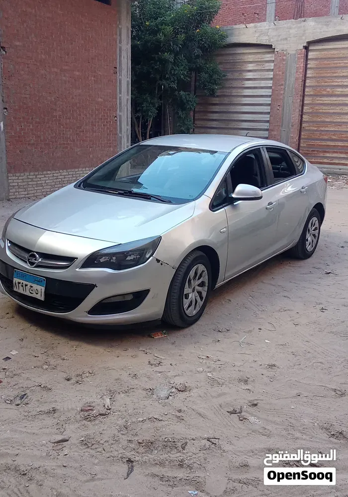 Opel Astra 2013 photo 2