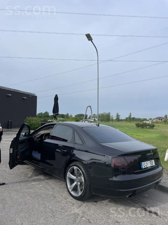 Audi A8L 2012 photo 4