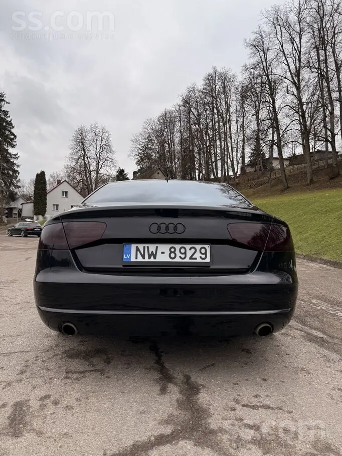 Audi A8L 2012 photo 2