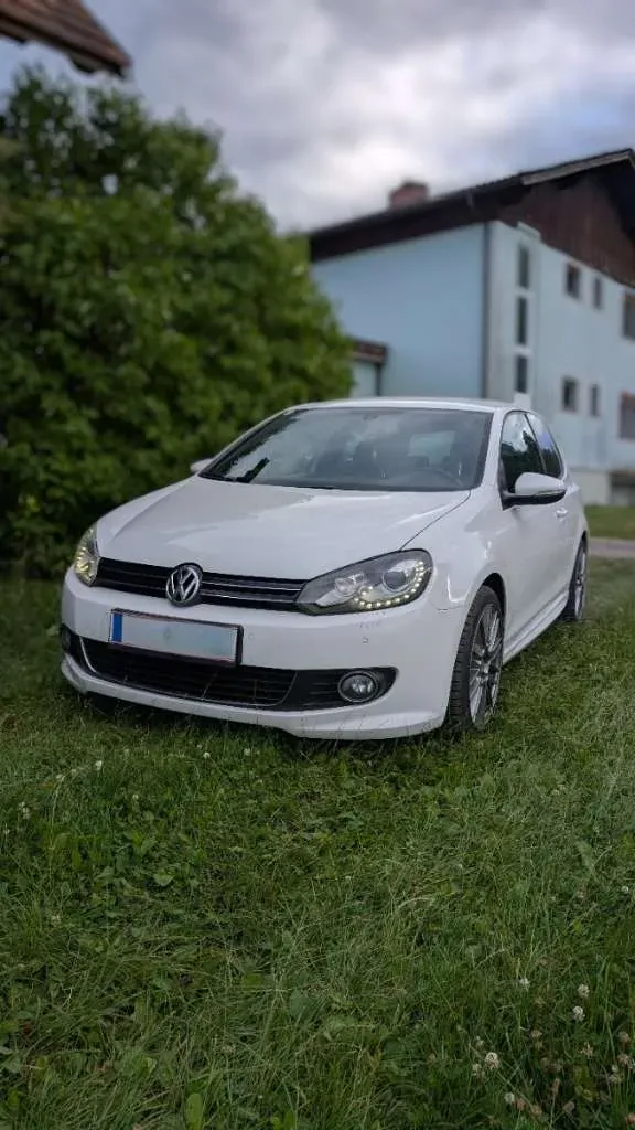 Volkswagen Golf 2011 photo 2