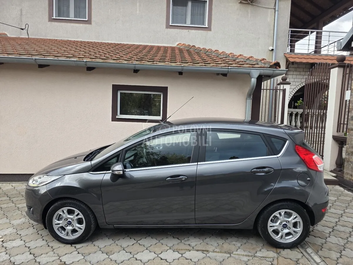 Ford Fiesta 2015 photo 2