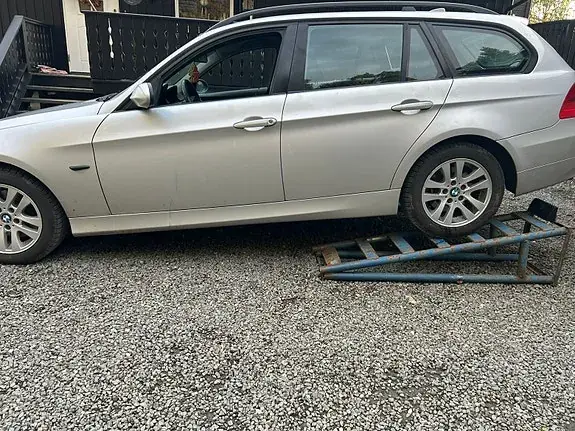 BMW 318D 2007 photo 2