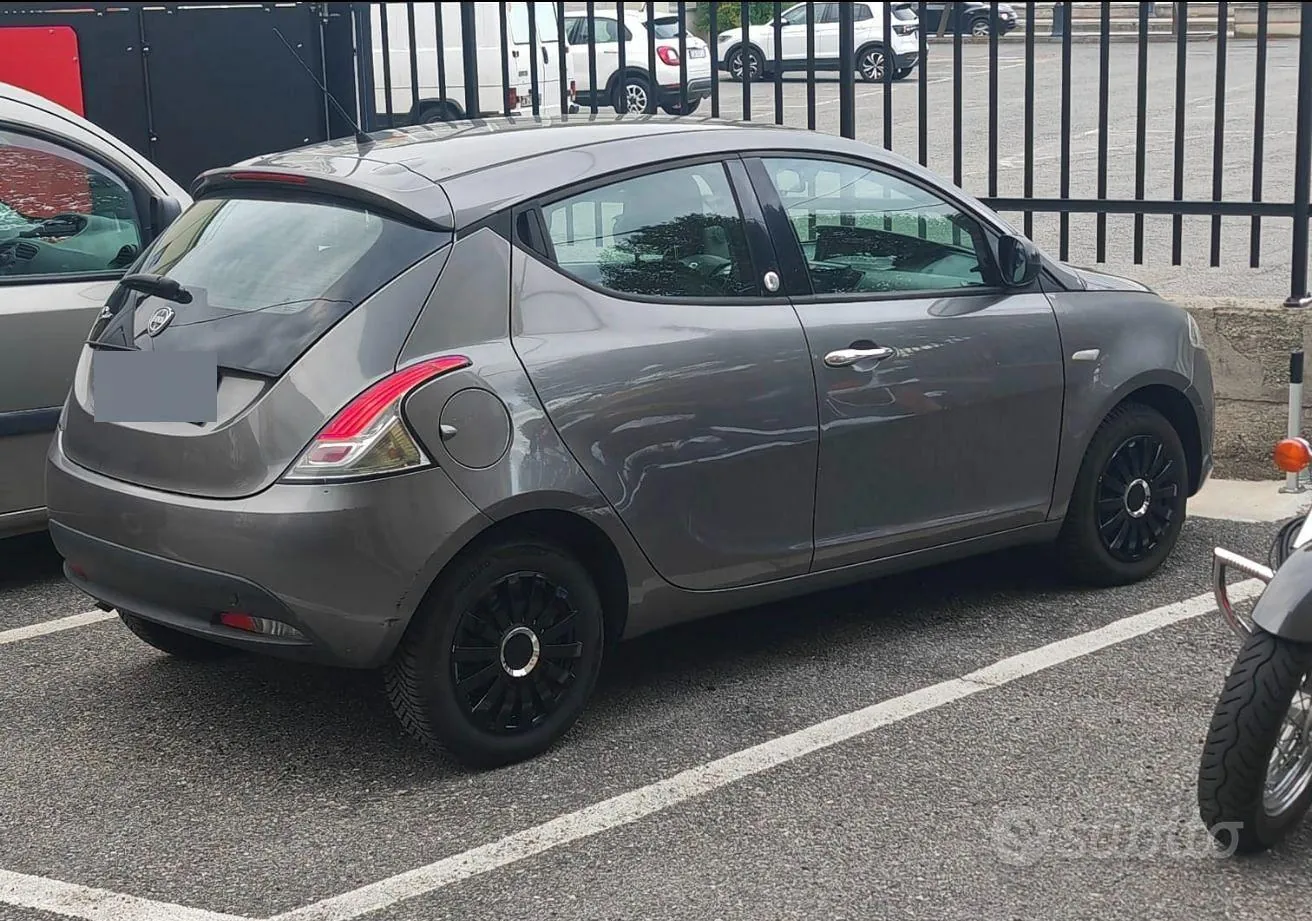 Lancia Ypsilon
