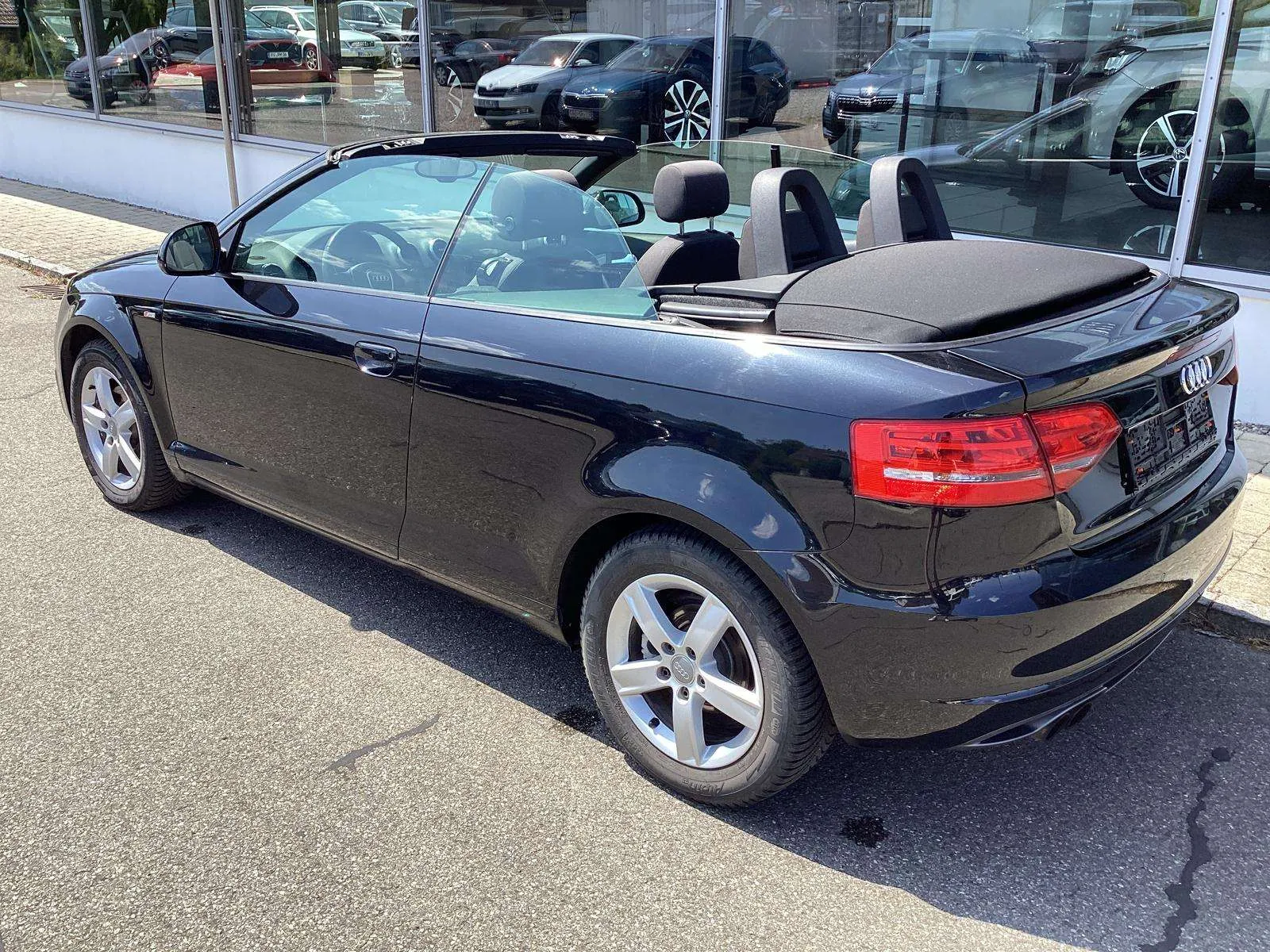 Audi A3 Cabriolet 2010 photo 2