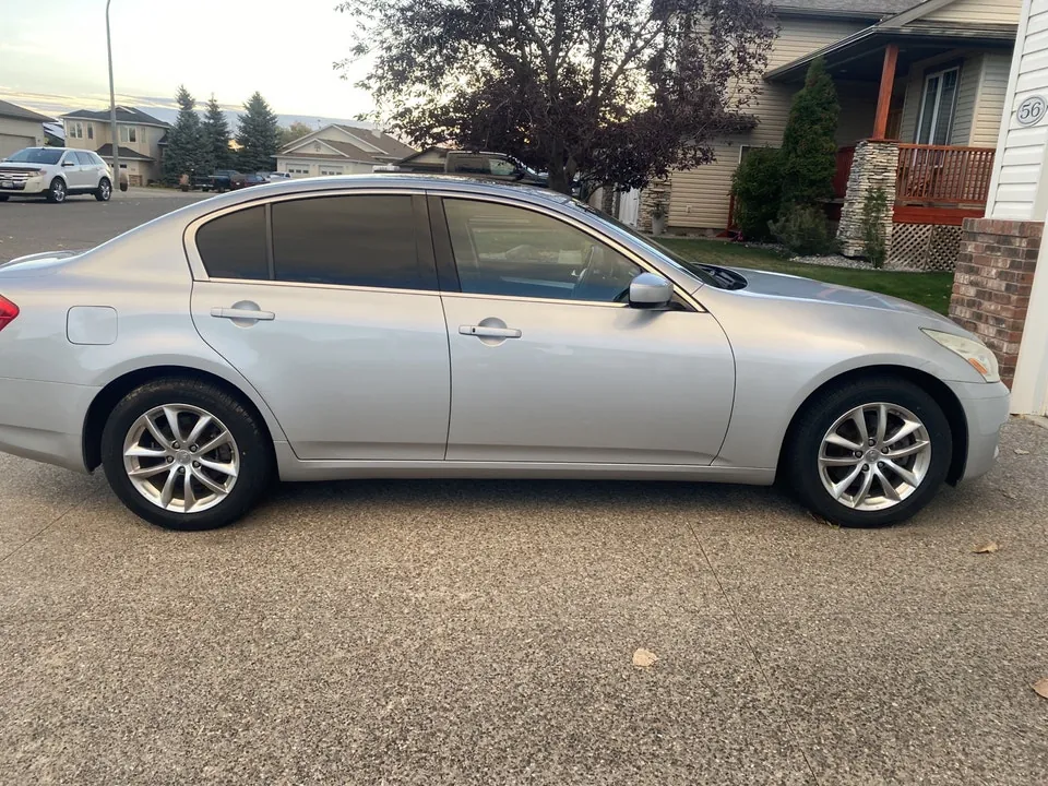 Infiniti G37X 2009 photo 2
