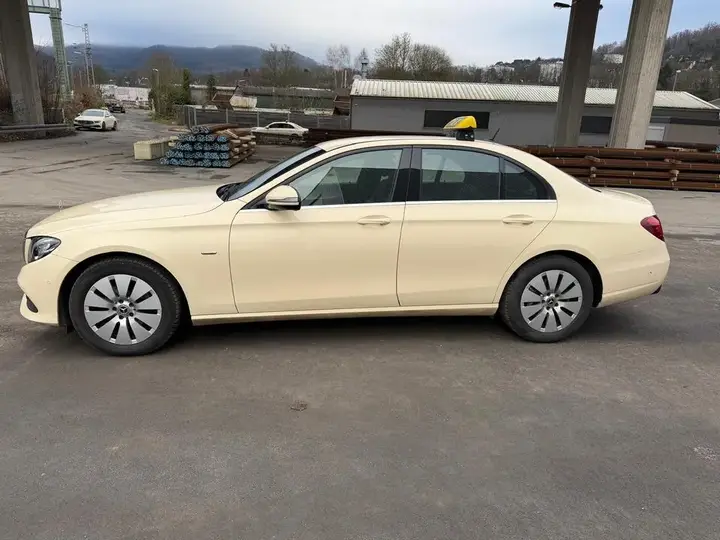 Mercedes-Benz E200 D