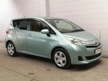 Toyota Ractis 2014 photo 2
