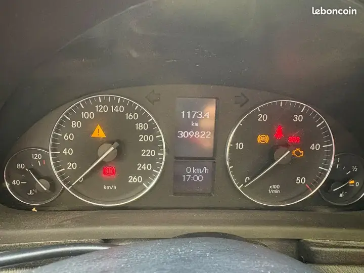 Mercedes-Benz C-Class 2005 photo 2