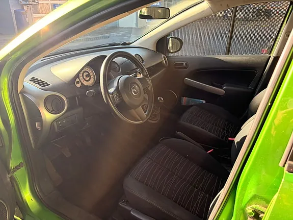 Mazda 2 2008 photo 2