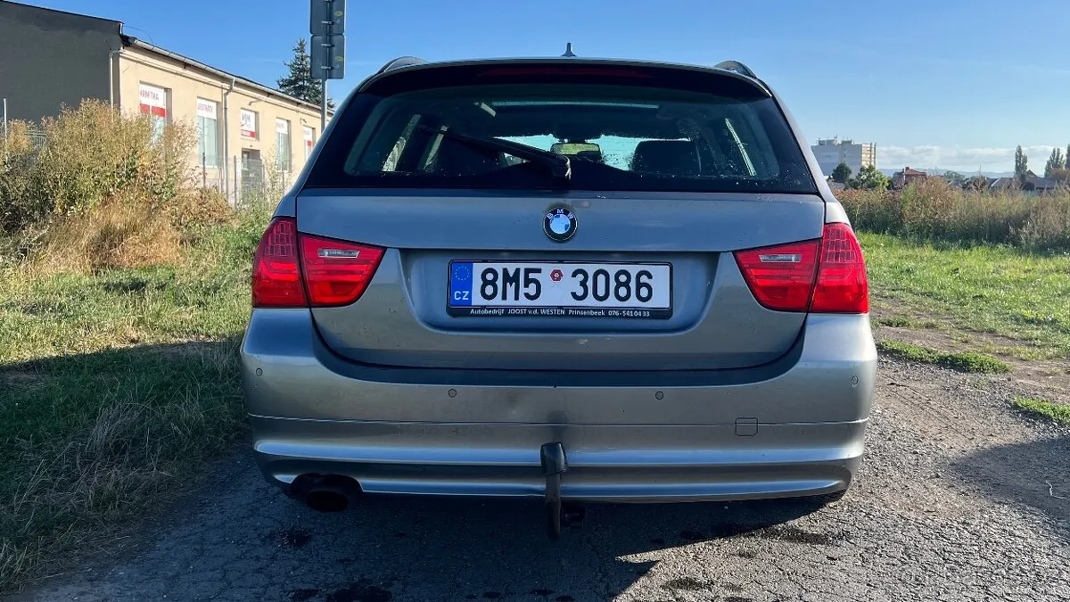 BMW 318I 2009 photo 4