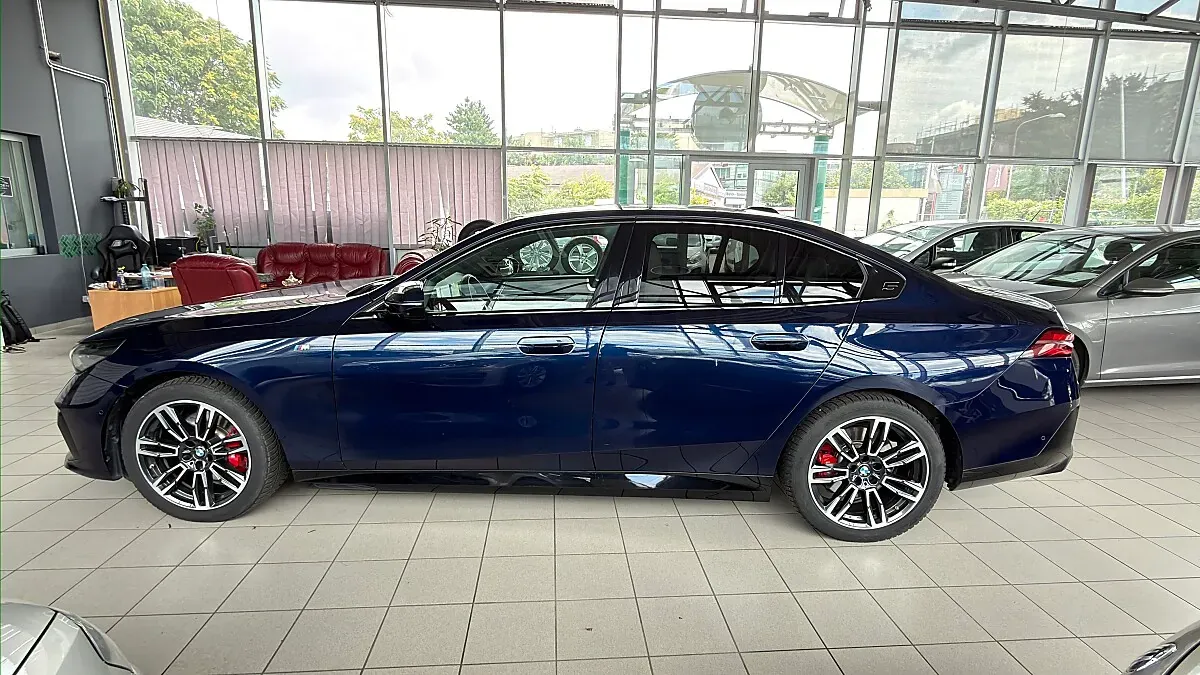 BMW 5 Series 2024 photo 3