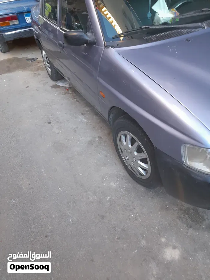 Ford Escort 1998 photo 2