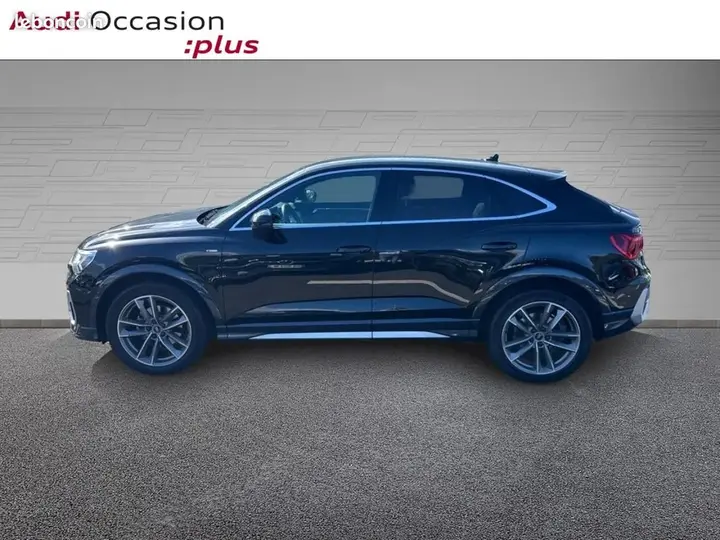 Audi Q3 2022 photo 2