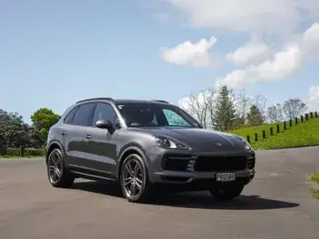 Porsche Cayenne 2023 photo 2