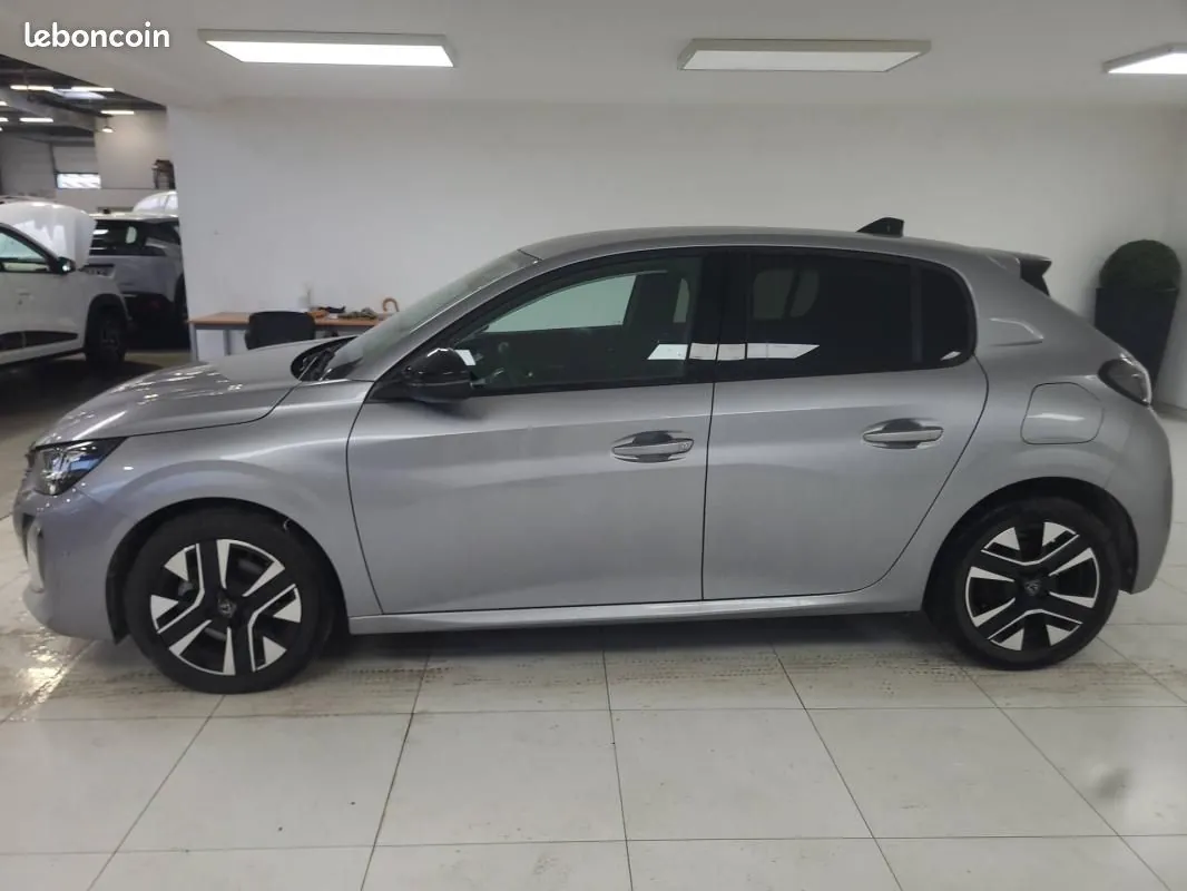 Peugeot 208 2025 photo 3