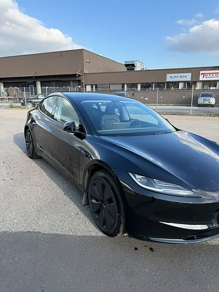 Tesla Model 3 2024 photo 2