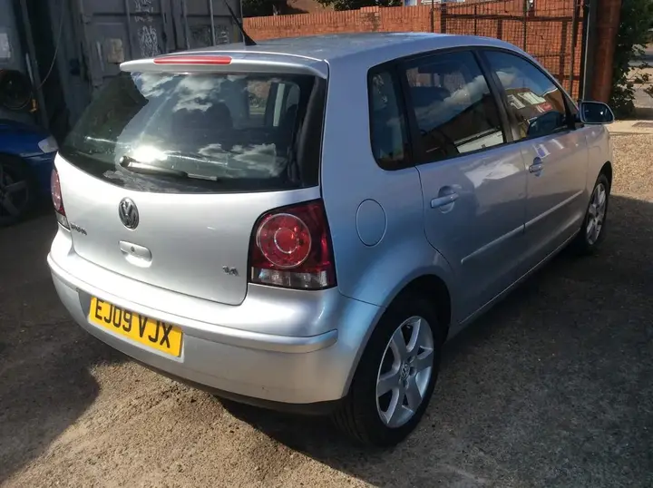 Volkswagen Polo 2009 photo 4