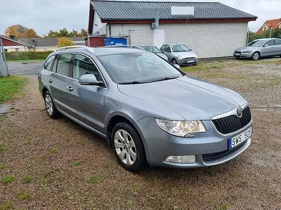 Skoda Superb 2011 photo 2