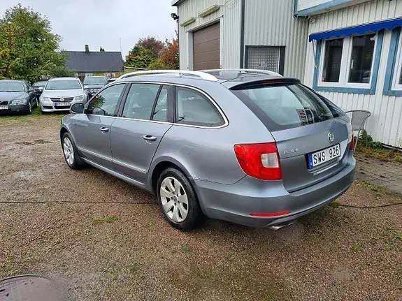 Skoda Superb 2011 photo 3