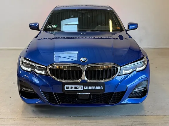 BMW 330I 2019 photo 3