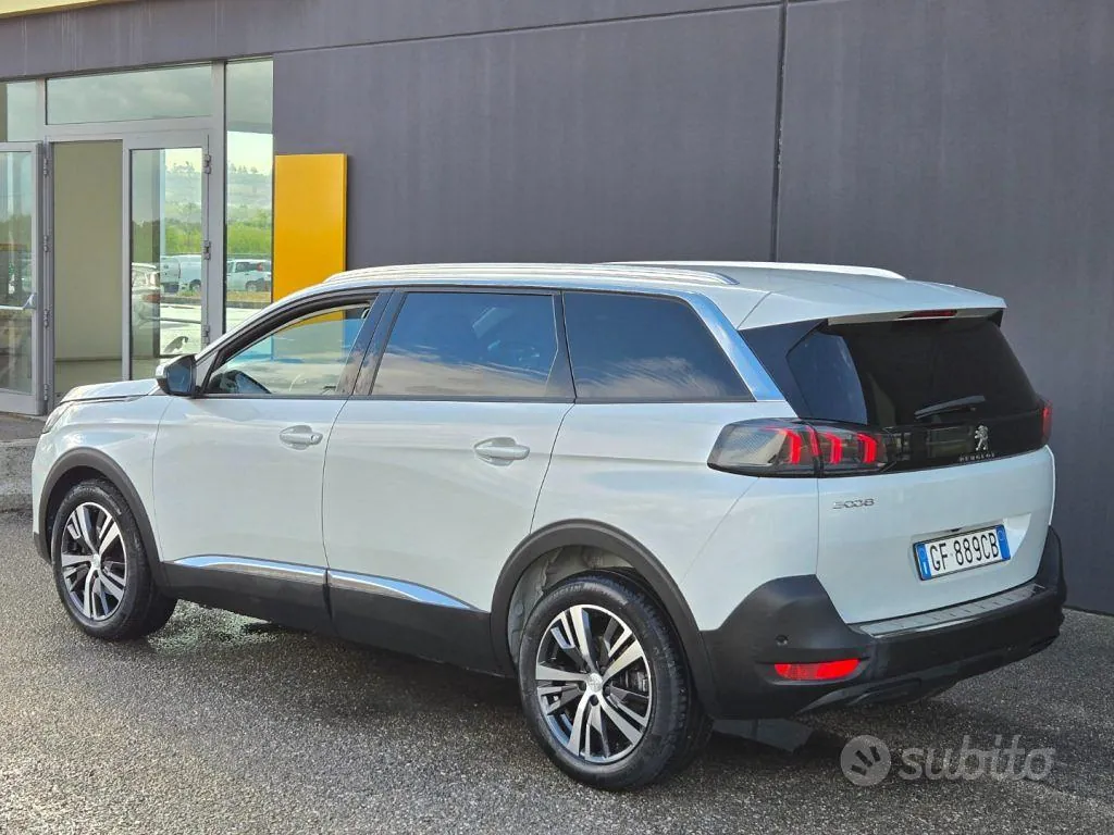 Peugeot 5008 2021 photo 3