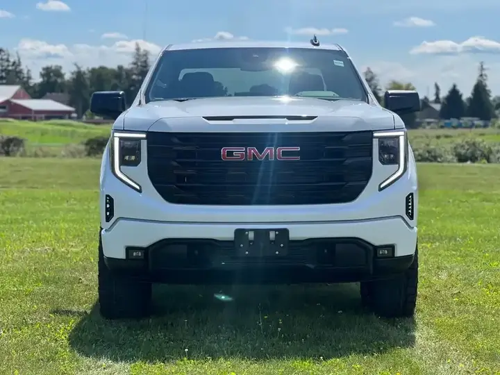 GMC Sierra 1500 2026 photo 2